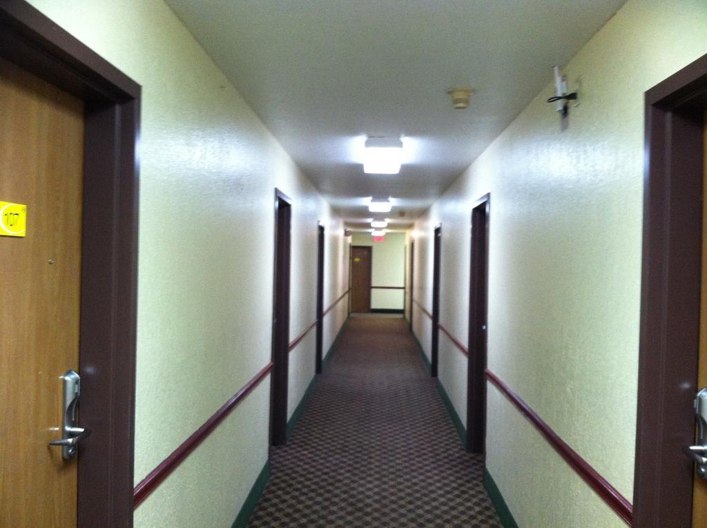 Super 8 By Wyndham Sikeston/Miner Area Exterior foto